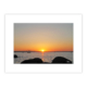 Coucher de soleil sur la Baie de Concarneau, le vieux gréement Le Corentin rentre au port et va passer devant le soleil couchant