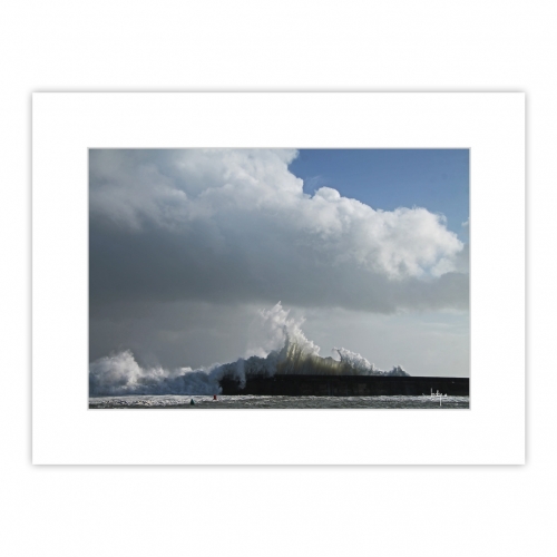 Lesconil, l’un des spots les plus prisés des photographes lors des tempêtes doublées d’une grande marée…