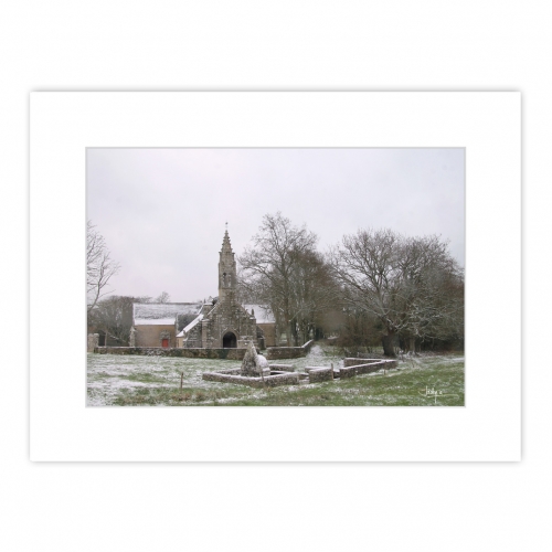 Neige à Moëlan sur Mer – Finistère – Bretagne, la Chapelle St-Philibert s'est parée de blanc, rare image.